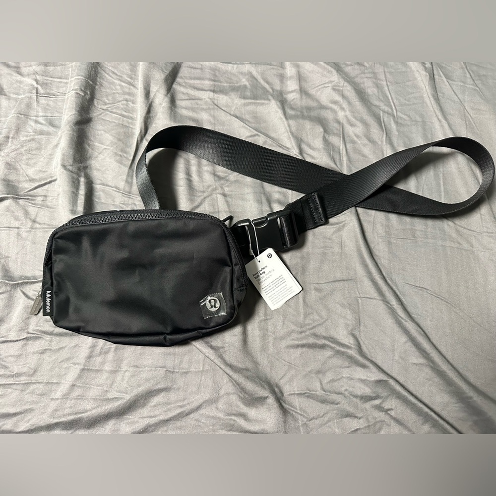 Lululemon wear everywhere bag